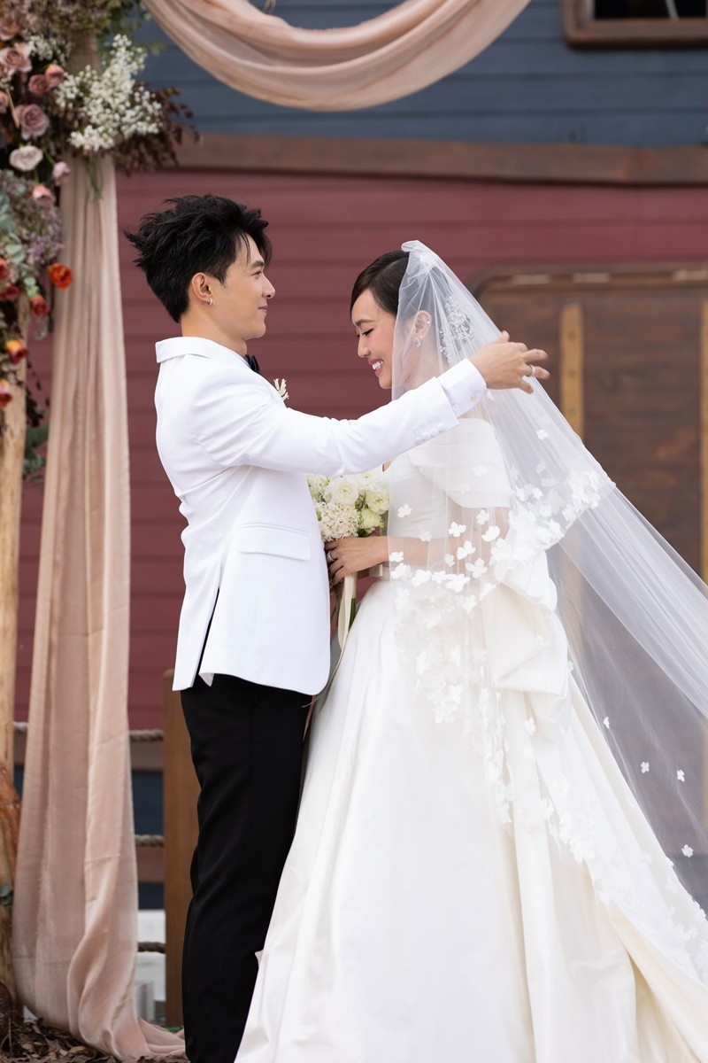 Khoảnh khắc hạnh phúc trong đám cưới Anh Tú - Diệu Nhi