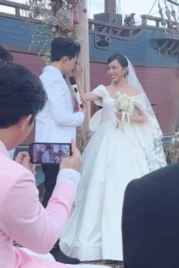 Khoảnh khắc hạnh phúc trong đám cưới Anh Tú - Diệu Nhi