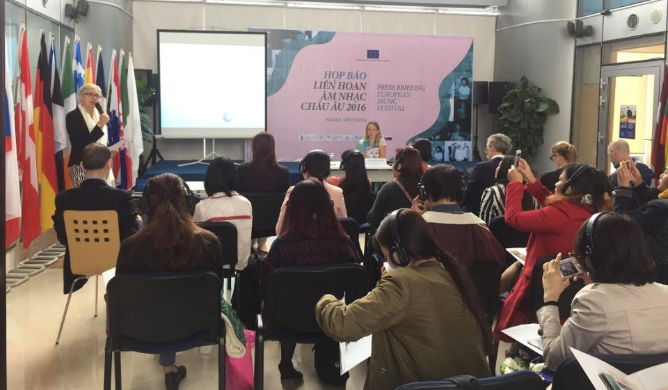 tan chay voi bua tiec am nhac chau au 2016