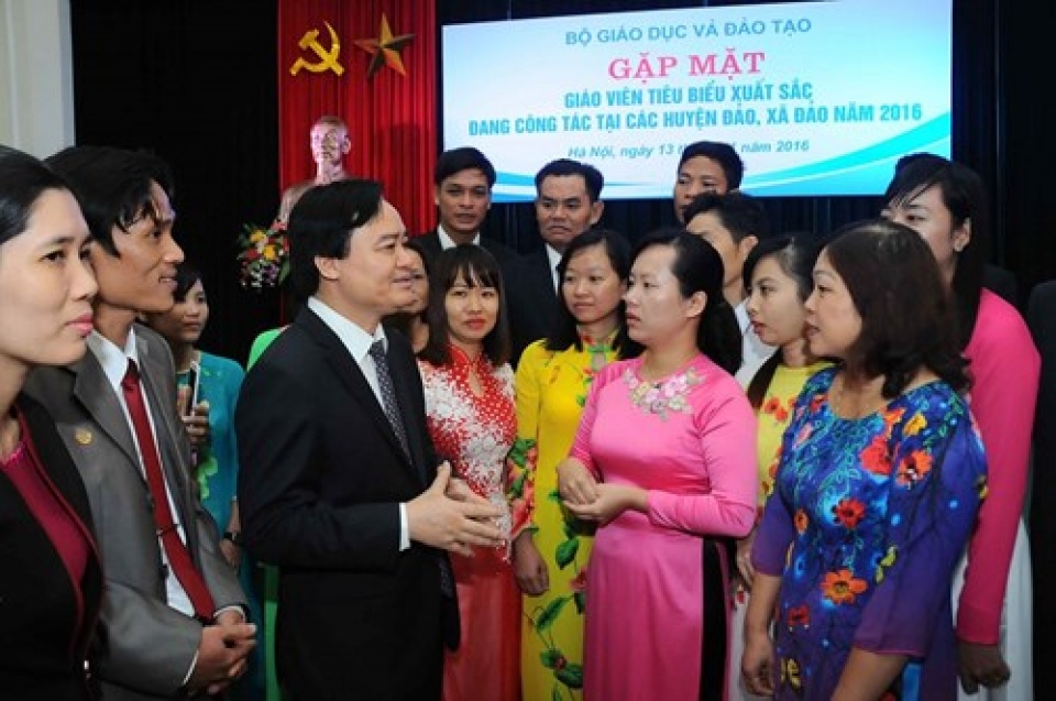 bo truong phung xuan nha muon thoat ngheo phai hoc