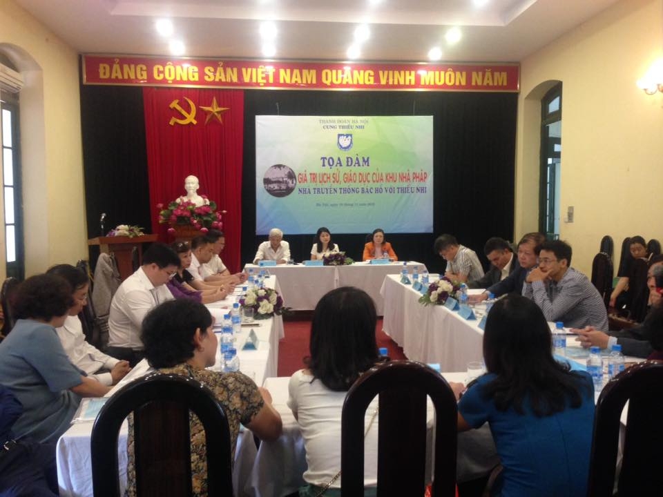 au tri vien truong hoc ve dao duc cach mang