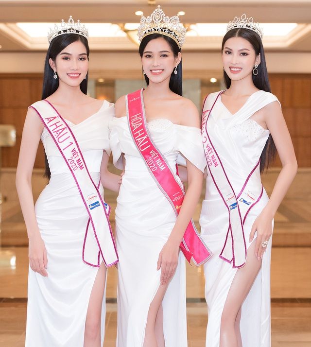 Hoa hậu Đỗ Thị Hà 'đọ sắc' cùng 2 Á hậu sau đăng quang