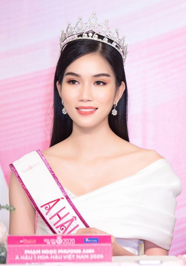 Hoa hậu Đỗ Thị Hà đọ sắc cùng 2 Á hậu: Kẻ 8 lạng, người nửa cân