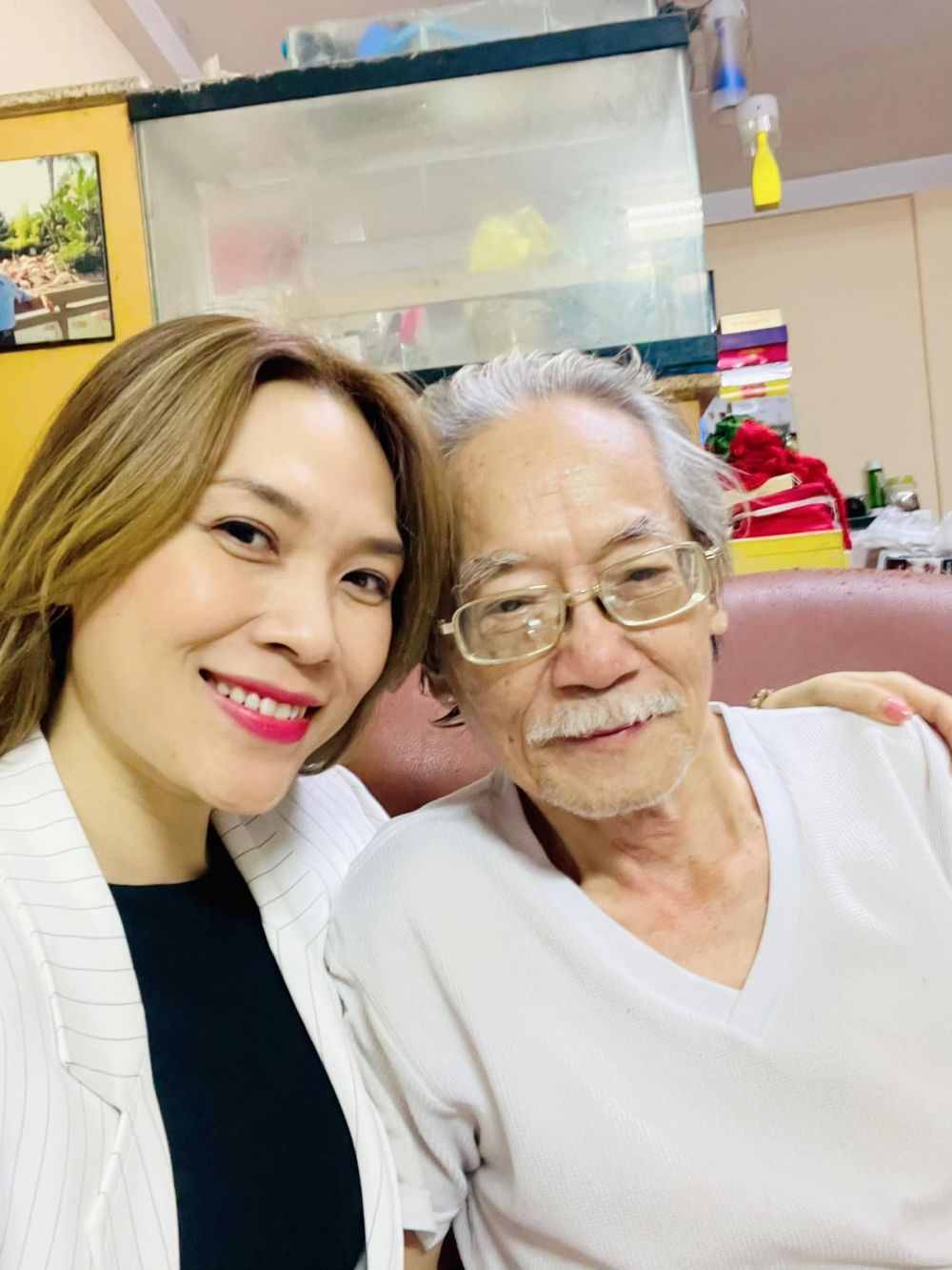 Sao Việt tuần qua: 'Thần tiên tỷ tỷ' Đặng Thu Thảo tái xuất lộng lẫy, Đỗ Thị Hà đăng quang Hoa hậu Việt Nam 2020, Tiểu Vy bật khóc trên sân khấu