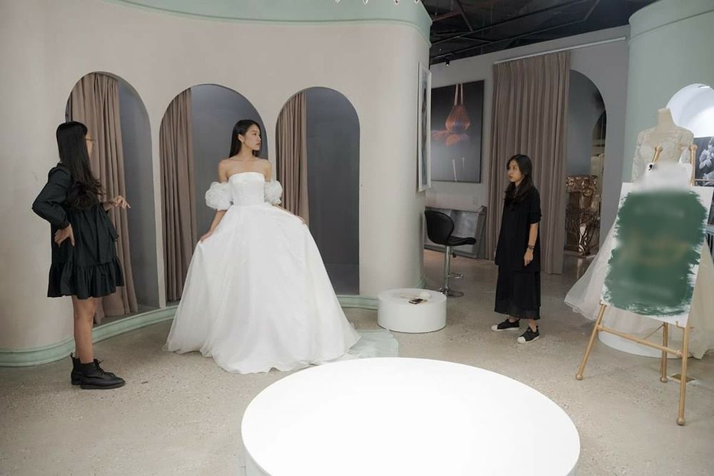 Doãn Hải My thử váy cưới, fan 'đoán già đoán non'