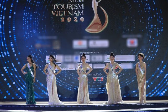 Sau phần trình diễn dạ hội, BGK tiếp tục công bố Top 5 năm thí sinh đi tiếp để bước vào vòng ứng xử. Top 5 thuộc về: Bùi Bích Diệp - SBD 129 (Hà Nội); Ngô Thị Mỹ Hải - SBD 099 (Đắk Lắk); Nông Thị Thiêng - SBD 109 (Cao Bằng); Bùi Minh Anh - SBD 169 (Đắk Nông); Vũ Minh Thư - SBD 138 (Nam Định).