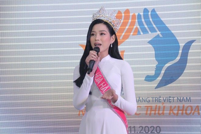 Sao Việt tuần qua: Chỉ có Á khôi Du lịch 2020, Diễm My đọ sắc cùng NSND Lê Khanh, hé lộ bạn gái của diễn viên Huỳnh Anh