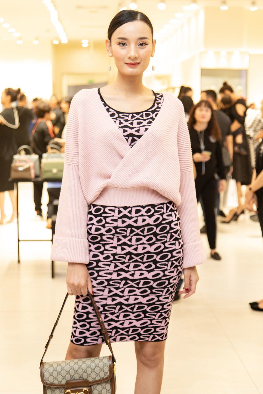 Sao Việt tuần qua: Chỉ có Á khôi Du lịch 2020, Diễm My đọ sắc cùng NSND Lê Khanh, hé lộ bạn gái của diễn viên Huỳnh Anh