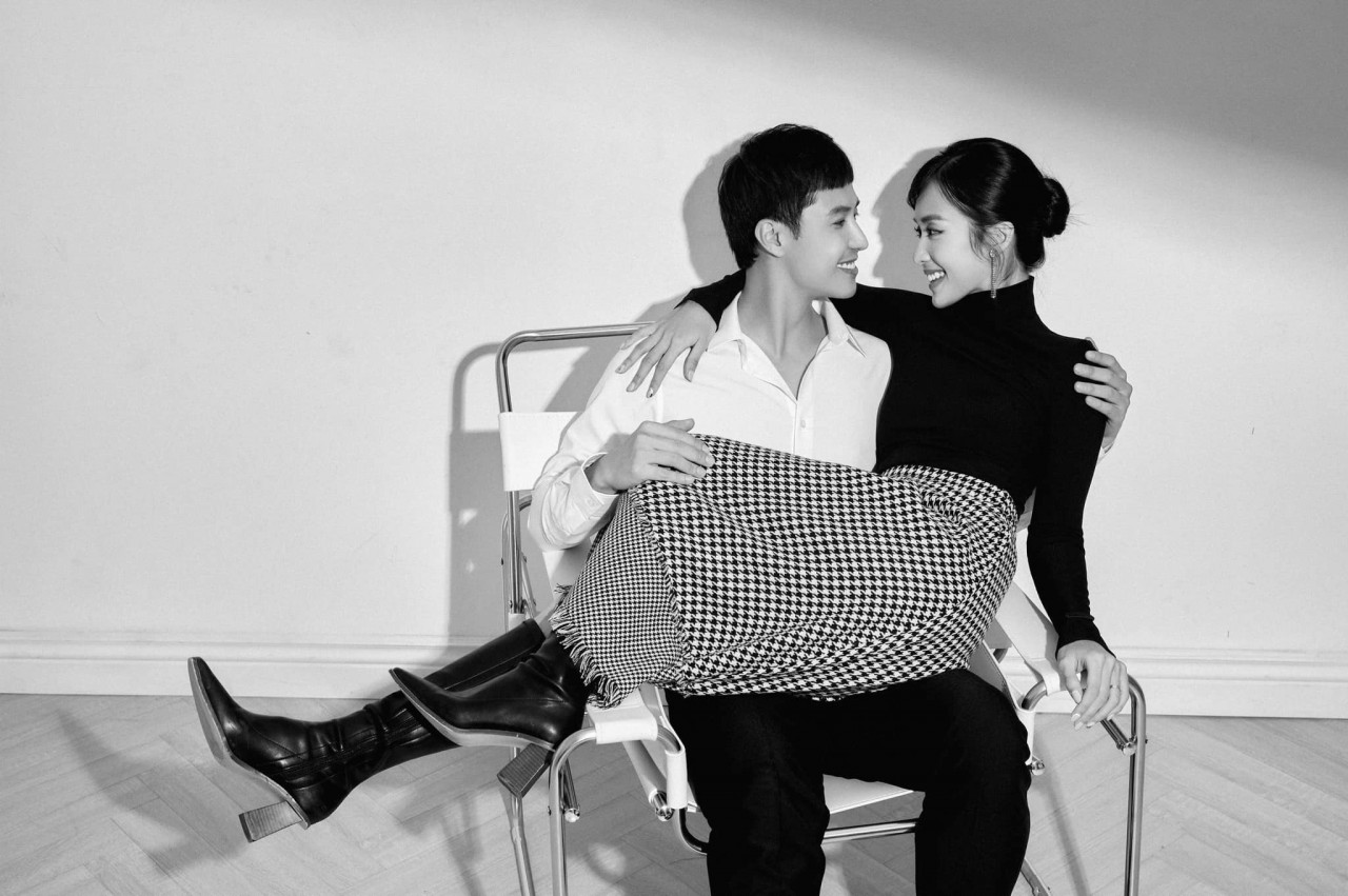 Khả Ngân ngồi vào lòng Thanh Sơn hậu kết phim '11 tháng 5 ngày'