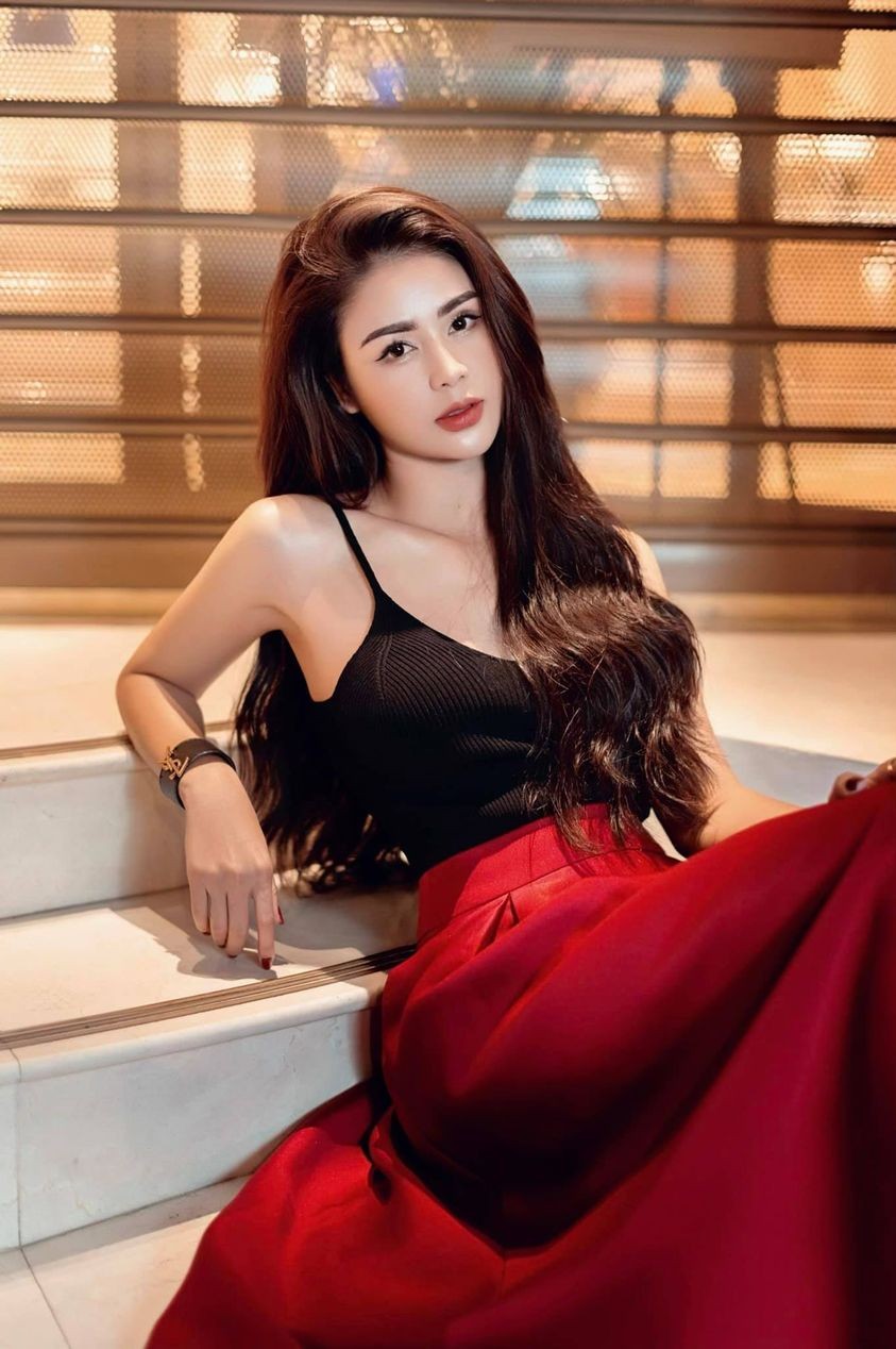 Sao Việt tuần qua: Lương Thu Trang đẹp dịu dàng, Thanh Hằng khoe đường cong hút mắt