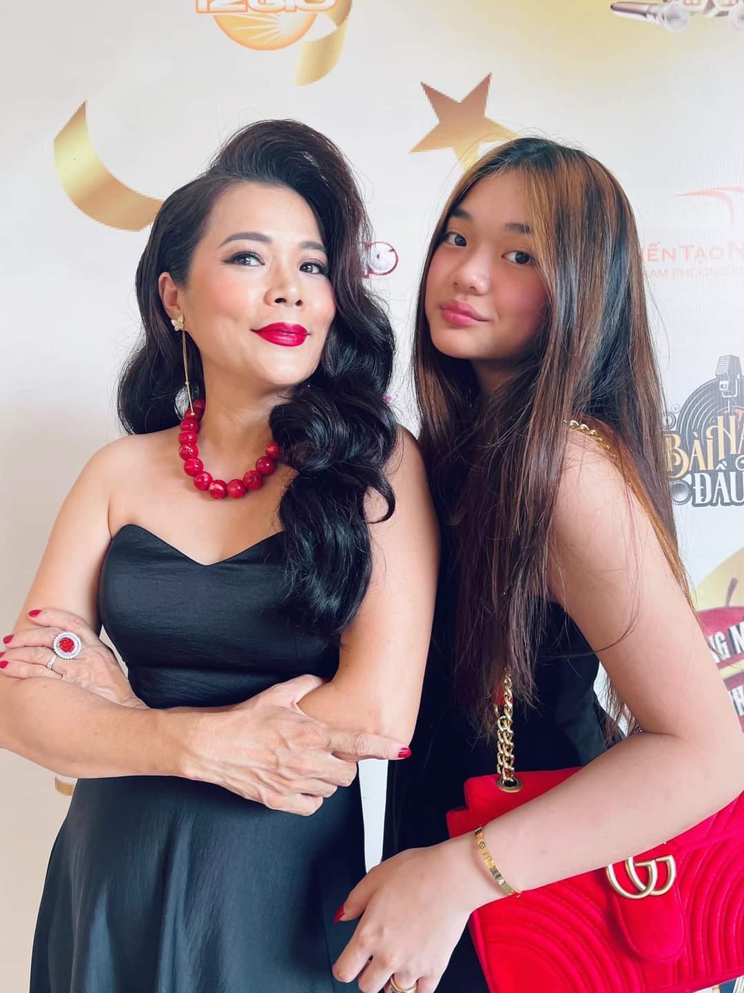 Vfiệt Trinh U50 vẫn trẻ đẹp không ngờ