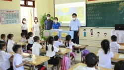 Quảng Ninh: Học sinh 8 xã, thị trấn tạm dừng đến trường vì Covid-19