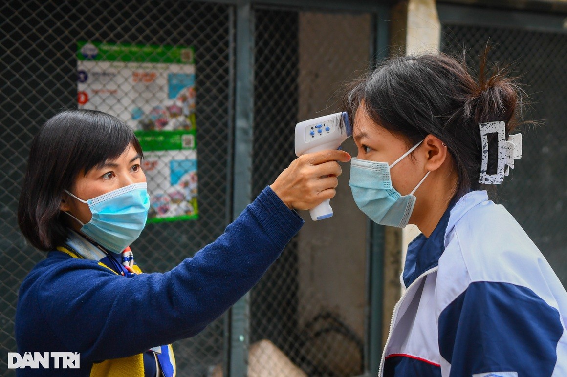 Học sinh Hà Nội ngày đầu tiêm vaccine Covid-19