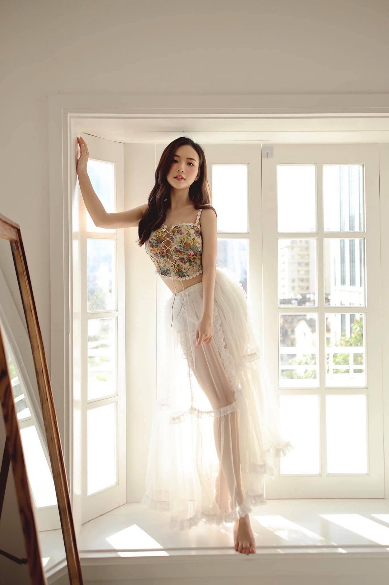 Phố trong làng: Ngắm nhan sắc đời thường của y tá Ngọc