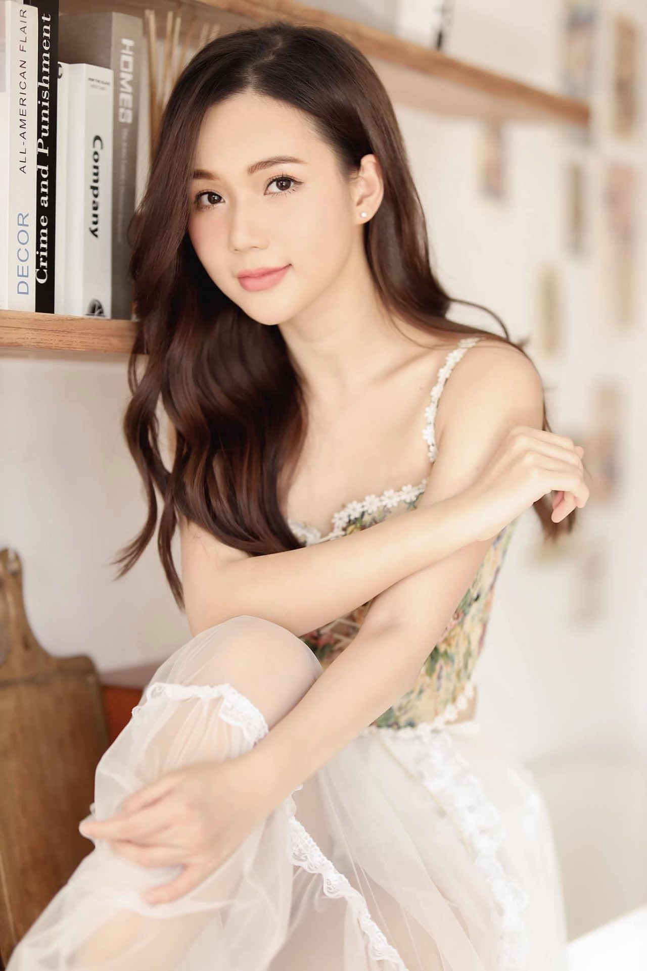 Phố trong làng: Ngắm nhan sắc đời thường của y tá Ngọc