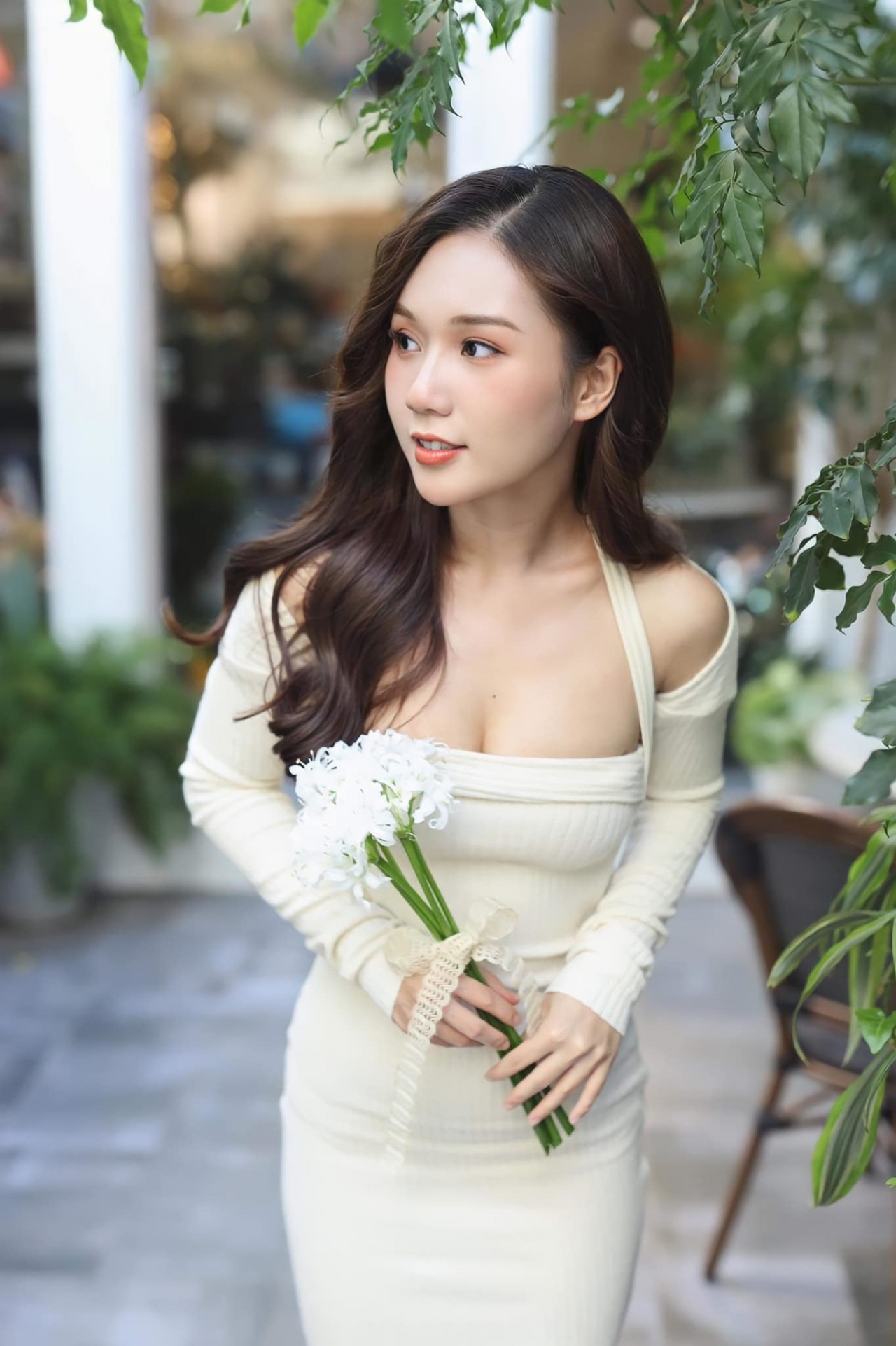 Phố trong làng: Ngắm nhan sắc đời thường của y tá Ngọc