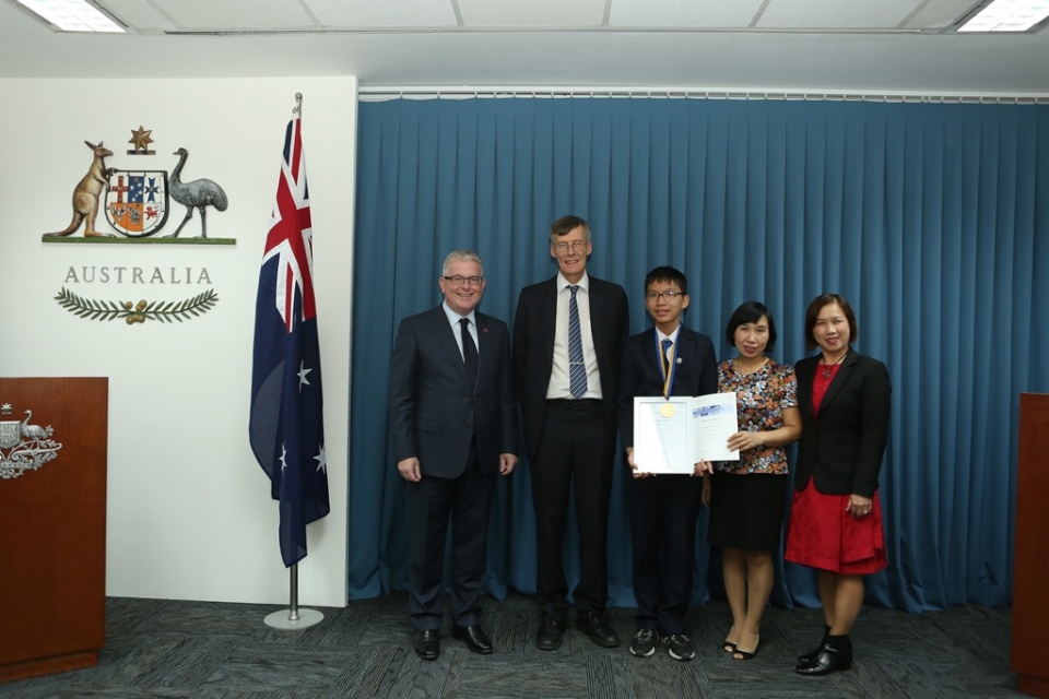 11 hoc sinh viet nam doat giai toan hoc australia