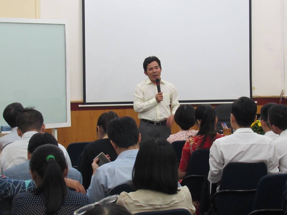 con nguoi tu chu la ai