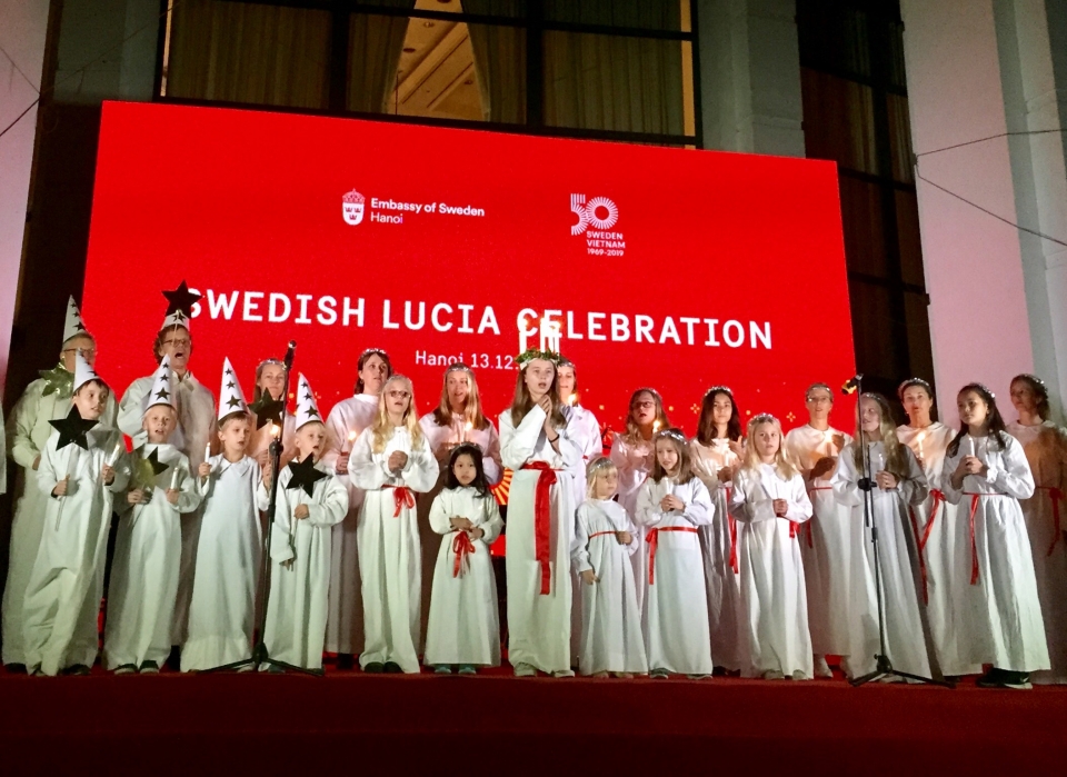 don giang sinh som cung nguoi thuy dien tai le hoi lucia