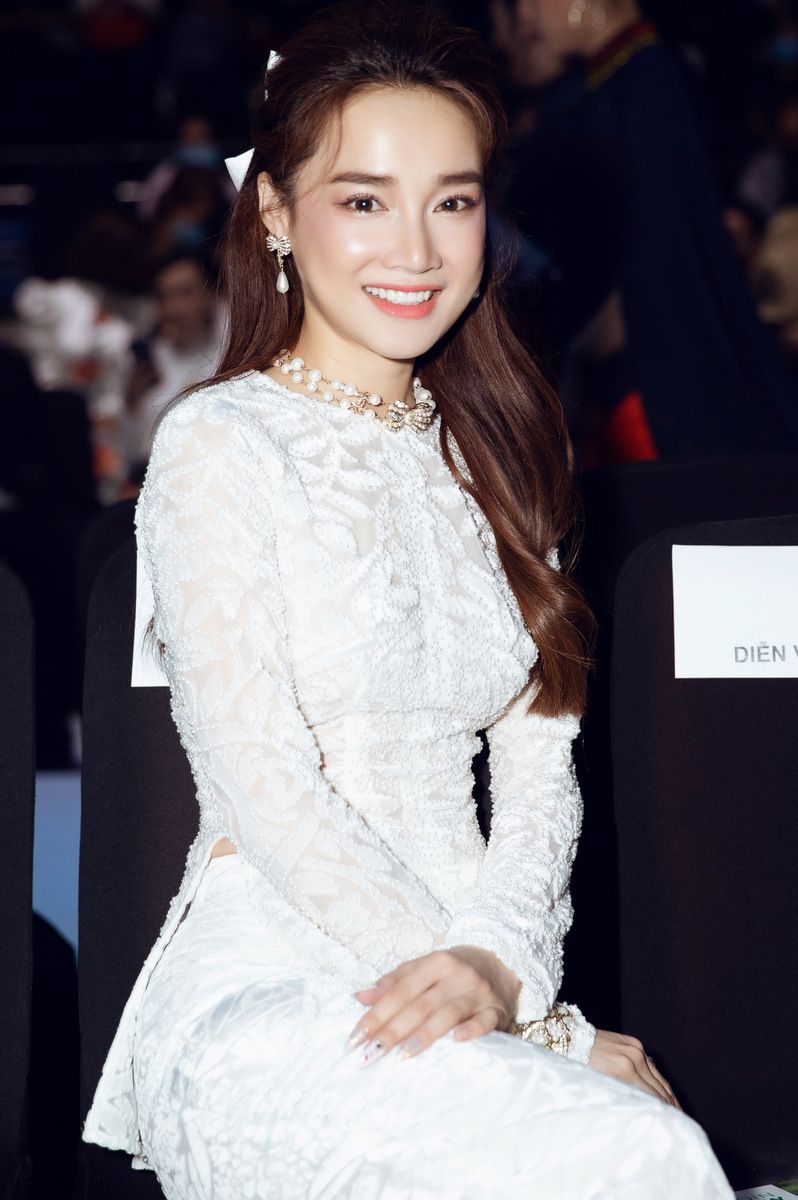 Sao Việt tuần qua: Thanh Thanh Hiền ly hôn Chế Phong sau 7 năm chung sống, ra mắt phim Hướng dương ngược nắng