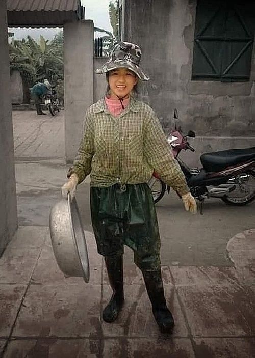 Sau gần 1 tháng đăng quang, Hoa hậu Đỗ Thị Hà vẫn nghẹn ngào khi nhắc về tấm hình lấm lem đi cấy