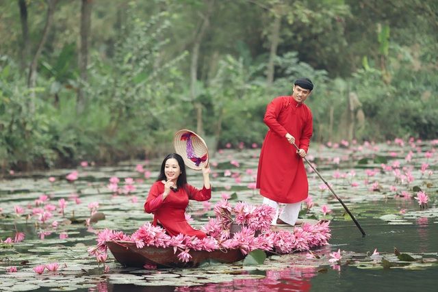 Thanh Thanh Hiền 'đọ sắc' cùng MC Thảo Vân sau ly hôn