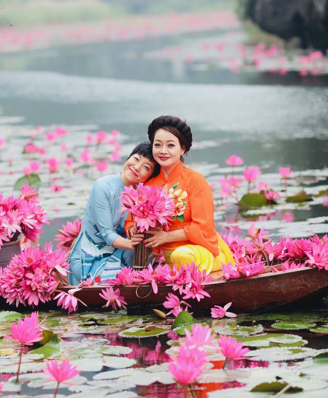 Thanh Thanh Hiền 'đọ sắc' cùng MC Thảo Vân sau ly hôn