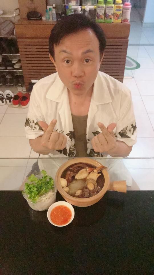 Hình ảnh cuối cùng của danh hài Chí Tài: Hào hứng cổ vũ cho câu lạc bộ yêu thích