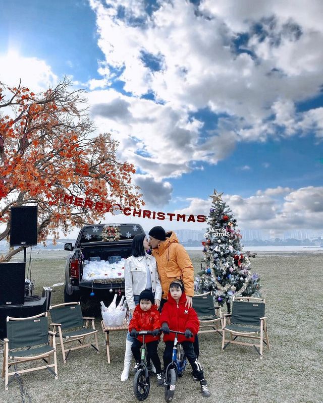 Sao Việt đón Giáng sinh thế nào?