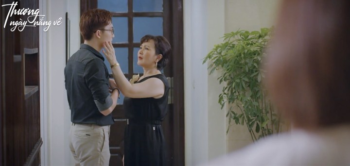 Thương ngày nắng về tập 19: Trang đứng hình khi thấy mẹ chăm sóc Duy