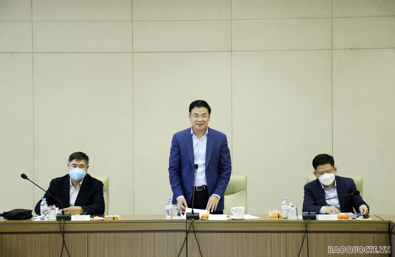 Chiều ngày 24/12/2021 Thứ trưởng Phạm Quang Hiệu phát biểu khai mạc Hội thảo Vai trò xử lý khủng hoảng trong công tác NGKT tại địa bàn Trung Đông - châu phi Chiều ngày 24/12/2021 Thứ trưởng Phạm Quang Hiệu phát biểu khai mạc Hội thảo Vai trò xử lý khủng hoảng trong công tác NGKT tại địa bàn Trung Đông - châu phi