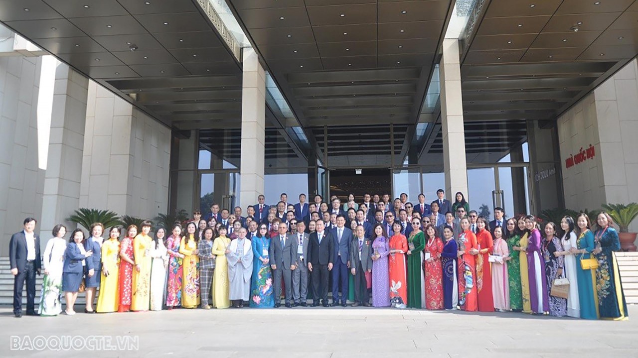 Quốc hội lắng nghe đóng góp từ đại diện tiêu biểu của người Việt Nam ở nước ngoài