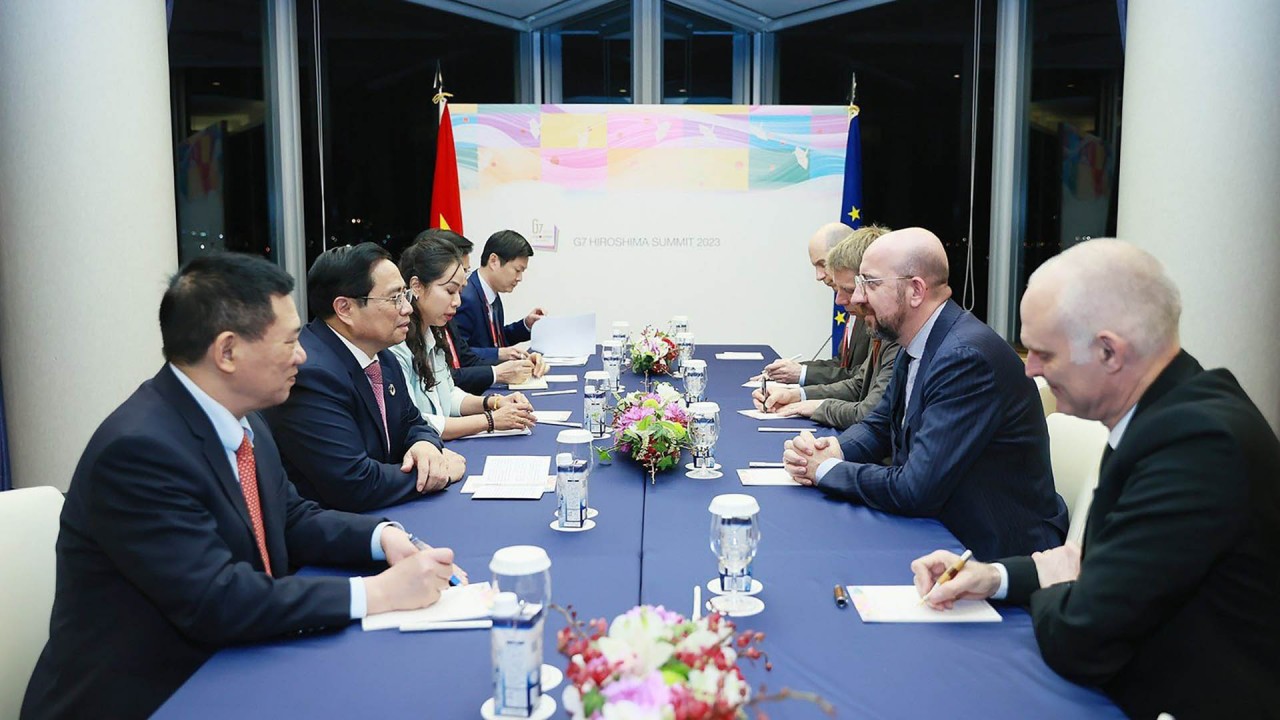 Thủ tướng Phạm Minh Chính gặp Chủ tịch Hội đồng châu Âu Charles Michel