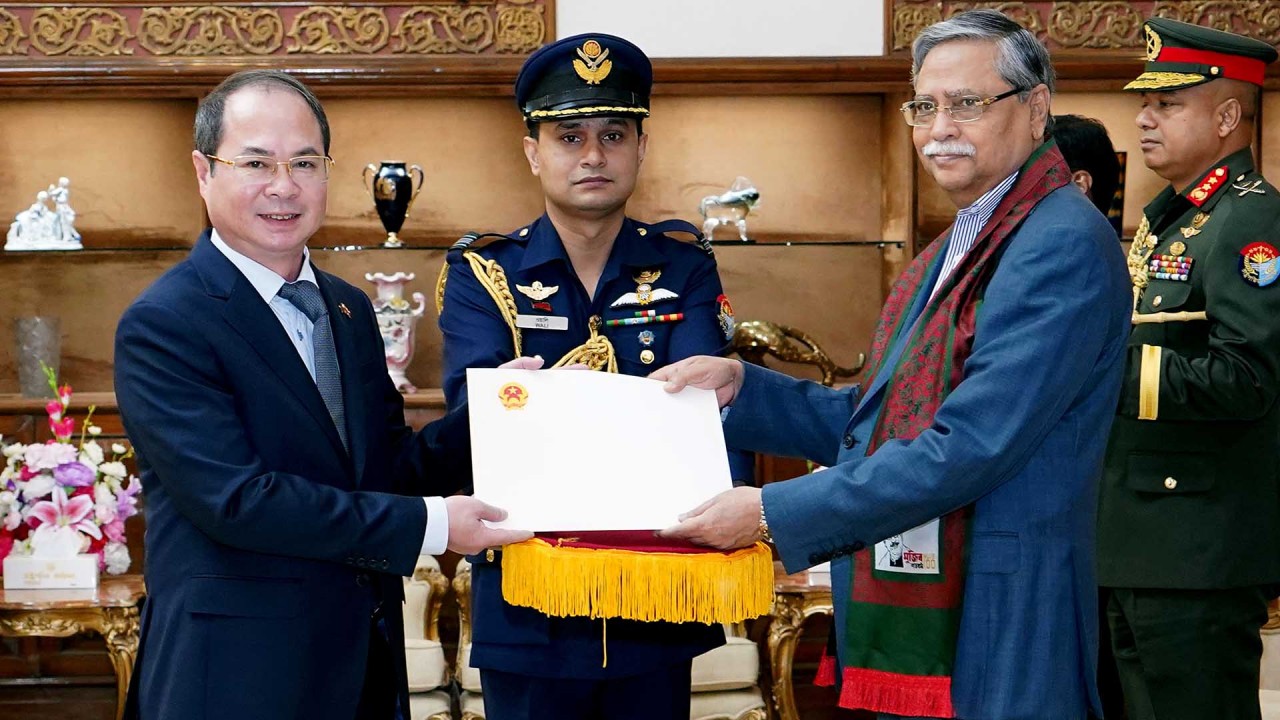 Đại sứ Nguyễn Mạnh Cường trình Thư ủy nhiệm lên Tổng thống Bangladesh