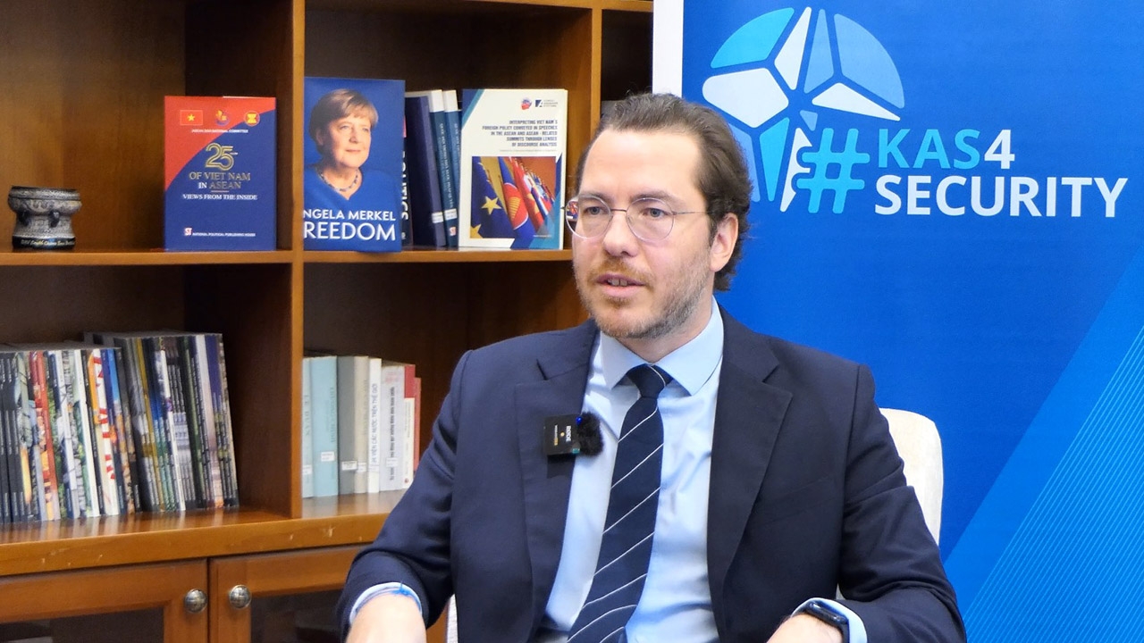 Phỏng vấn Đại diện thường trú Quỹ KAS tại Việt Nam Florian Feyerabend (1)