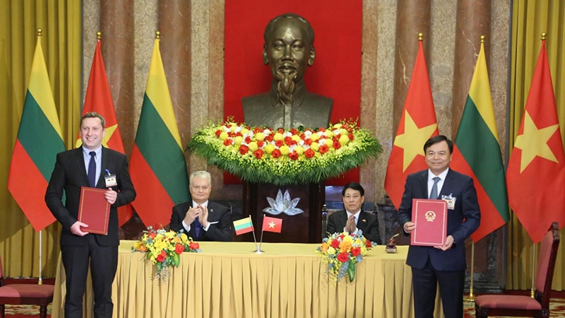 Tổng thống Cộng hòa Lithuania và Phu nhân kết thúc chuyến thăm chính thức Việt Nam