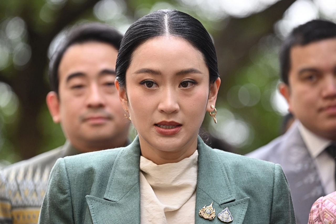 Thủ tướng Thái Lan bị đình chỉ chức vụ: Lùi để tiến?