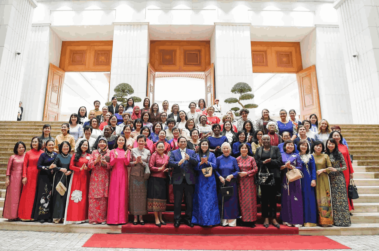 thu tuong pham minh chinh gap mat cac nha ngoai giao nu viet nam va quoc te