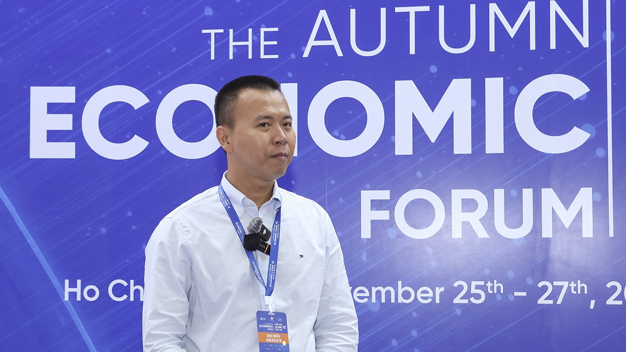 Giám đốc công nghệ Tập đoàn One Mount trả lời phỏng vấn bên lề Diễn đàn Kinh tế mùa Thu năm 2025