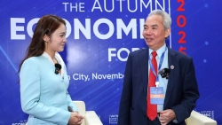 Chủ tịch Hội doanh nghiệp khu vực và thành viên Hiệp hội doanh nghiệp TP.HCM trả lời phỏng vấn bên lề Diễn đàn Kinh tế mùa Thu 2025