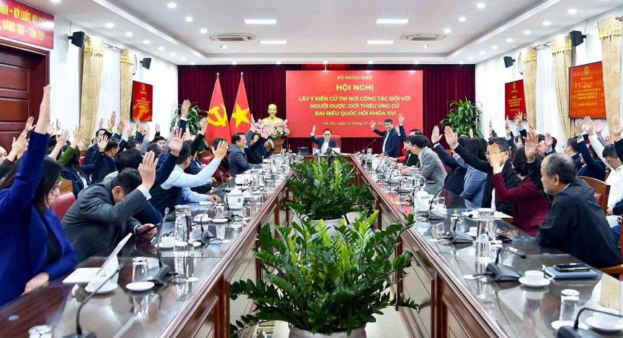 Hội nghị lấy ý kiến cử tri tại Bộ Ngoại giao để giới thiệu đại biểu Quốc hội khóa XVI đối với đồng chí Lê Hoài Trung