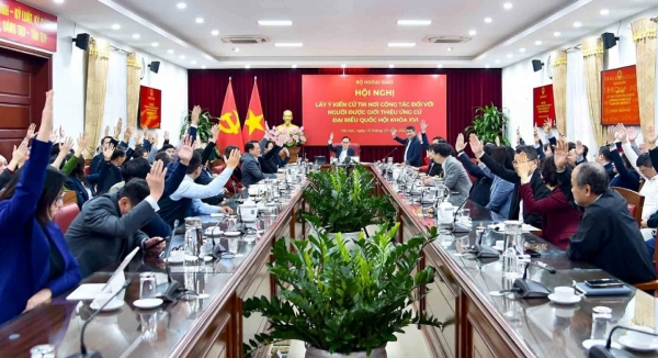 Hội nghị lấy ý kiến cử tri tại Bộ Ngoại giao để giới thiệu đại biểu Quốc hội khóa XVI đối với đồng chí Lê Hoài Trung