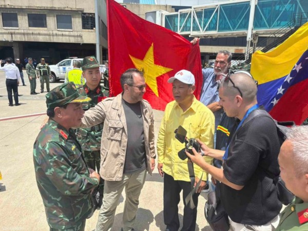 Hình ảnh đoàn cứu hộ Việt Nam tới Venezuela: Thông điệp nghĩa tình