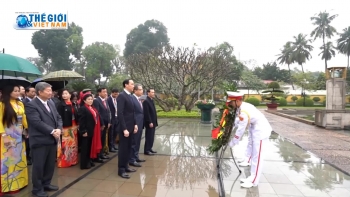 Đoàn đại biểu kiều bào dự Xuân Quê hương 2020 vào Lăng viếng Chủ tịch Hồ Chí Minh