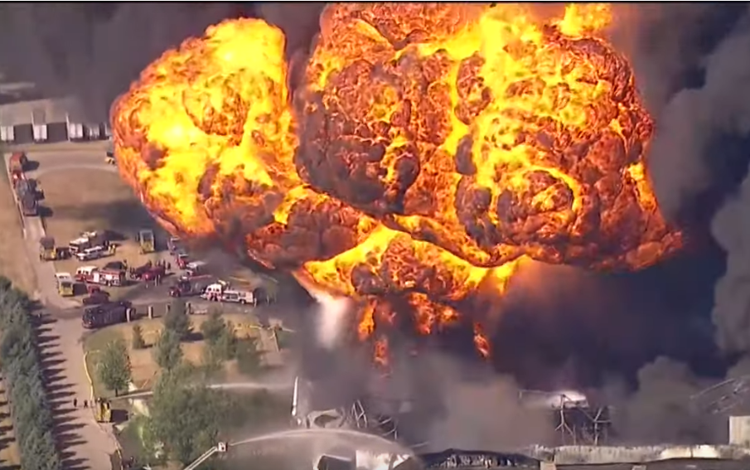 Nguy hiểm: Nổ nhà máy hóa chất ở bang Illinois, Mỹ; khoảng 1.000 người phải sơ tán khẩn cấp