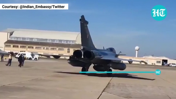 Tối 31/3, lô 3 tiêm kích Rafale thứ 4 từ Pháp đã tới Ấn Độ