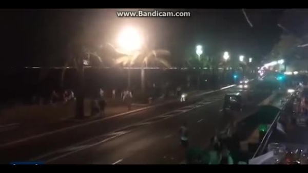 Khung cảnh hỗn loạn tại Nice sau vụ tai nạn