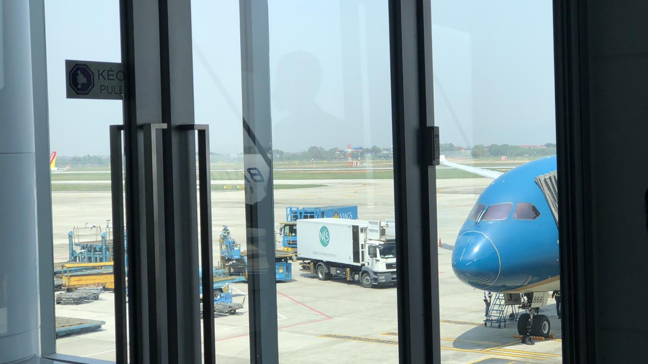 Chuyến bay chở người Việt sơ tán từ Ukraine đã hạ cánh xuống sân bay Nội Bài