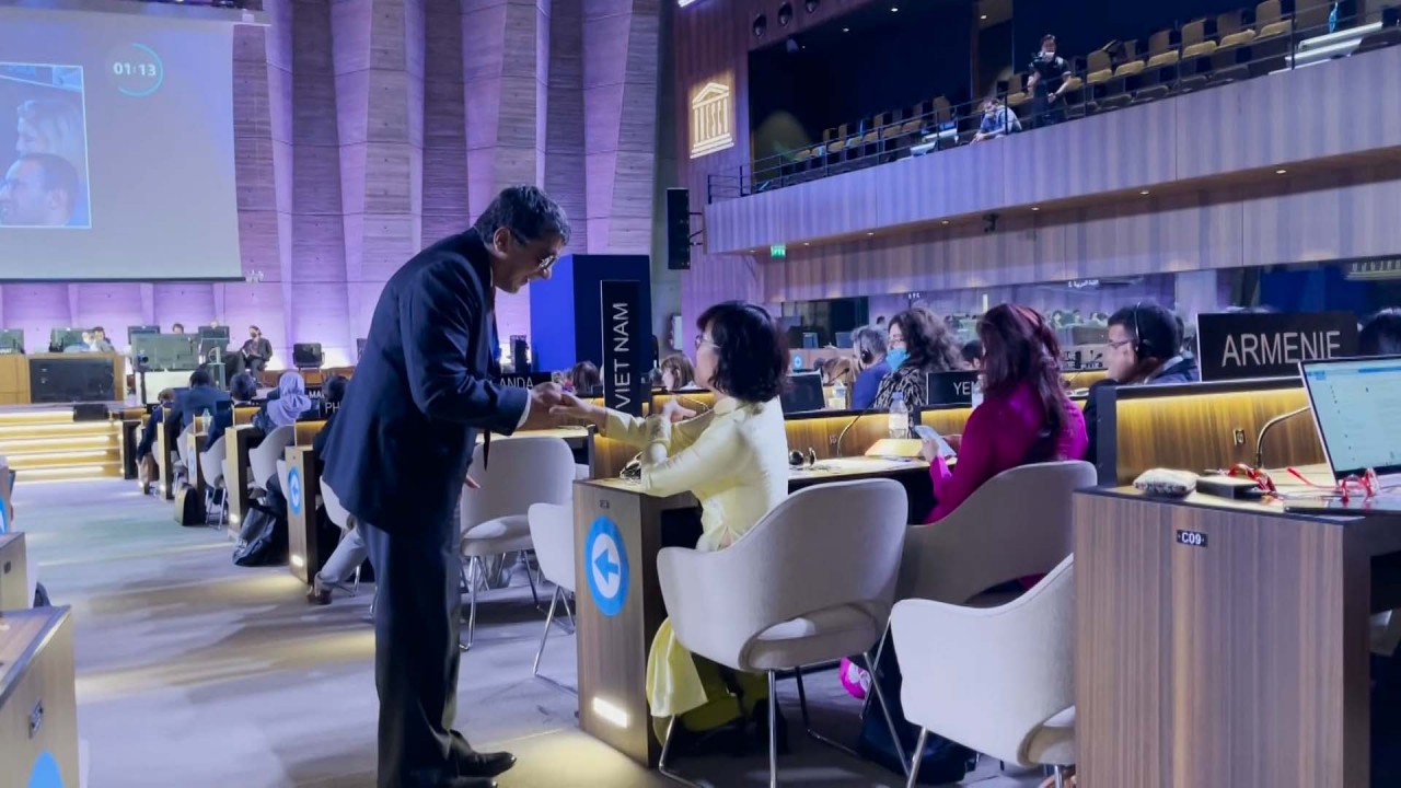 Khoảnh khắc công bố Việt Nam trúng cử vào Ủy ban liên Chính phủ Công ước UNESCO về Bảo vệ di sản văn hoá phi vật thể