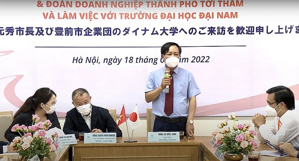 Thị trưởng thành phố Buzen thăm và làm việc tại trường Đại học Đại Nam